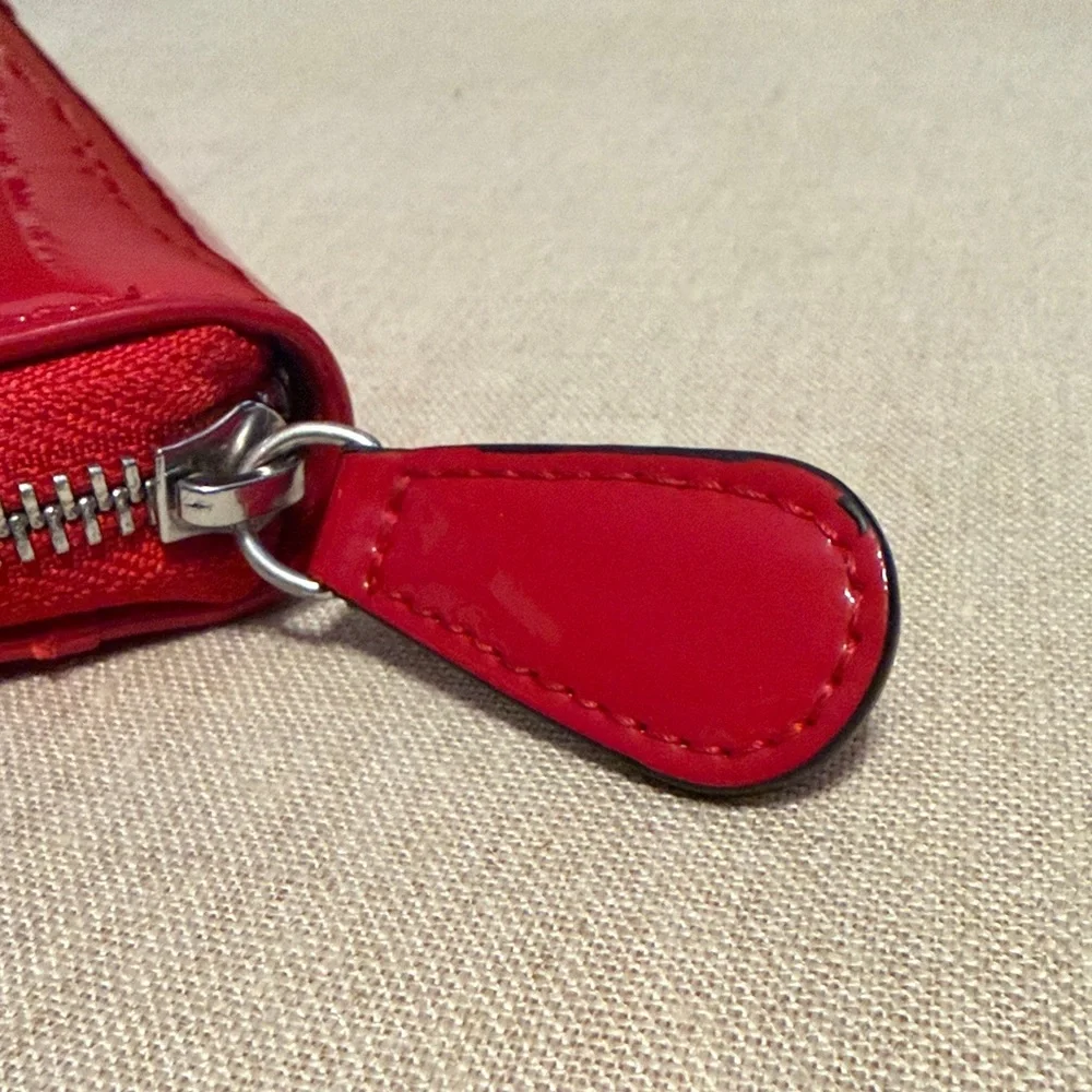 Guess features embossed